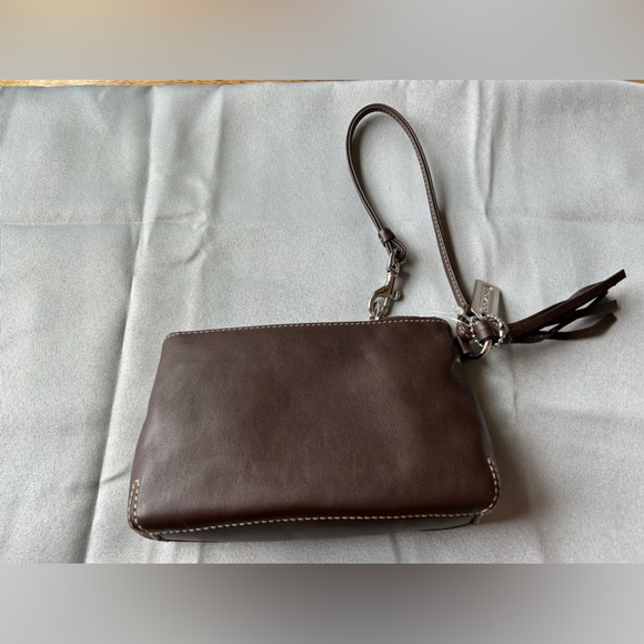 Coach Wristlet brown with tags - Picture 2 of 5